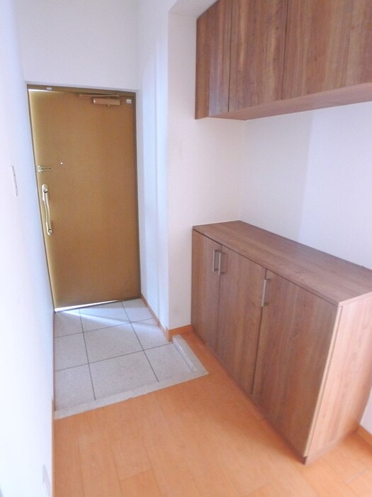 物件内観写真16　(玄関)