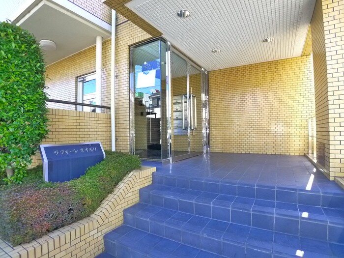 物件外観写真2　(エントランス部分)