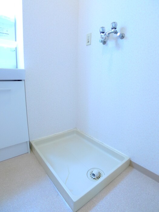 物件内観写真12　(洗濯機置場)