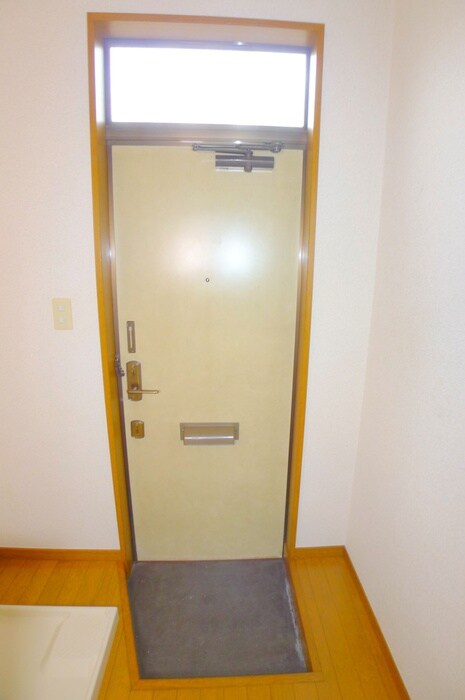 物件内観写真16　(玄関)