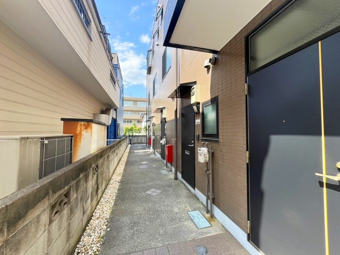 物件外観写真4　(エントランス部分)