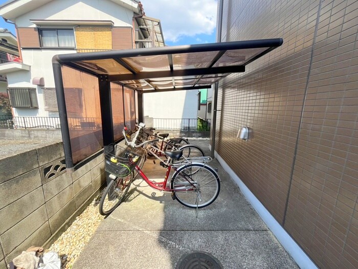 物件外観写真5　(駐輪場)