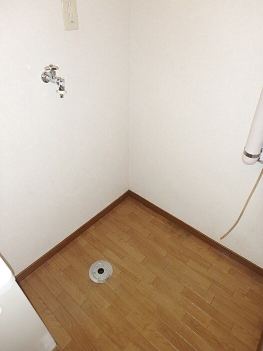 物件内観写真21　(洗濯機置場)