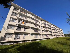 八潮伊草団地１６号棟(503)外観写真