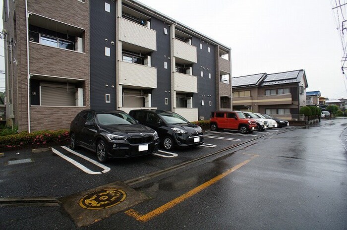 物件外観写真5　(駐車場)