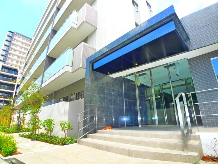 物件外観写真3　(エントランス部分)