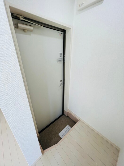 物件内観写真14　(玄関)