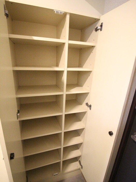 物件内観写真8　(靴箱)