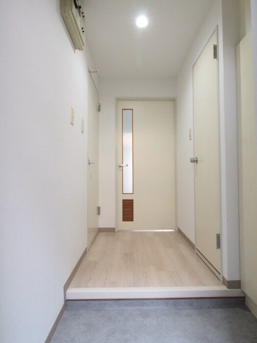 物件内観写真17　(玄関)
