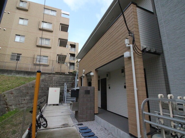 物件外観写真2　(エントランス部分)