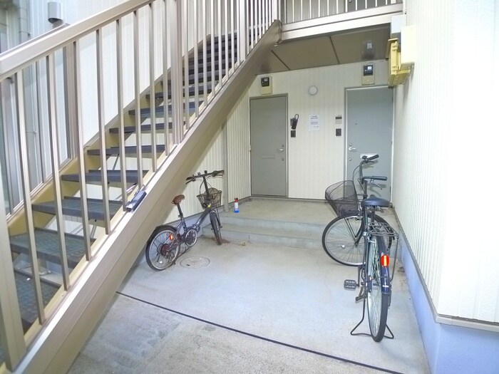 物件外観写真3　(エントランス部分)