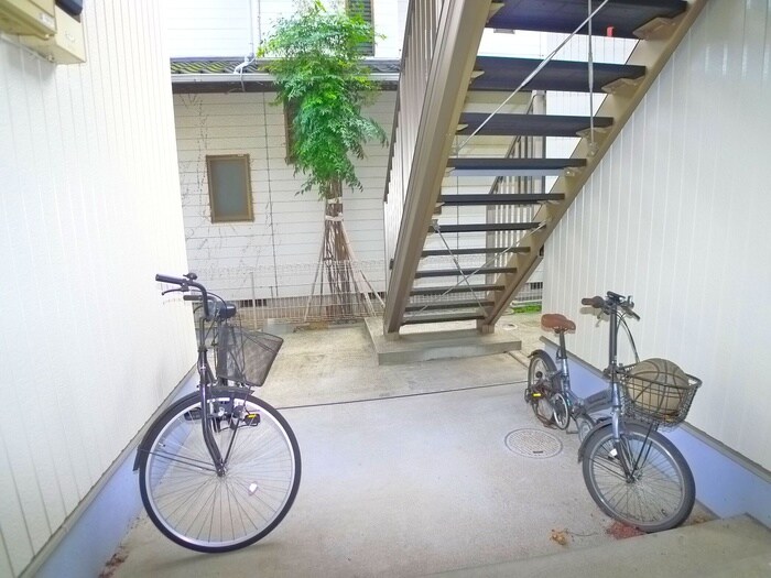 物件外観写真4　(駐輪場)