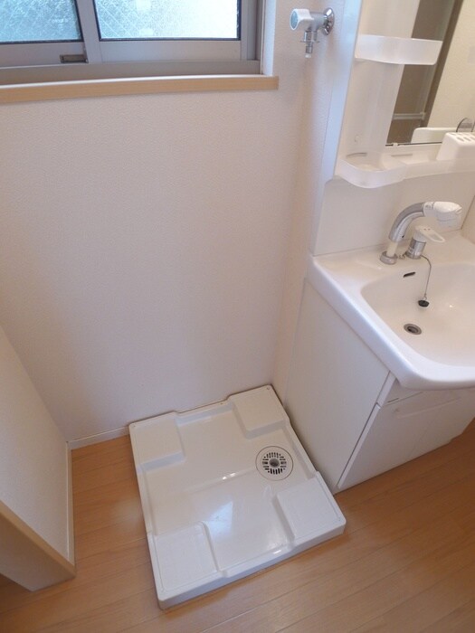 物件内観写真16　(洗濯機置場)