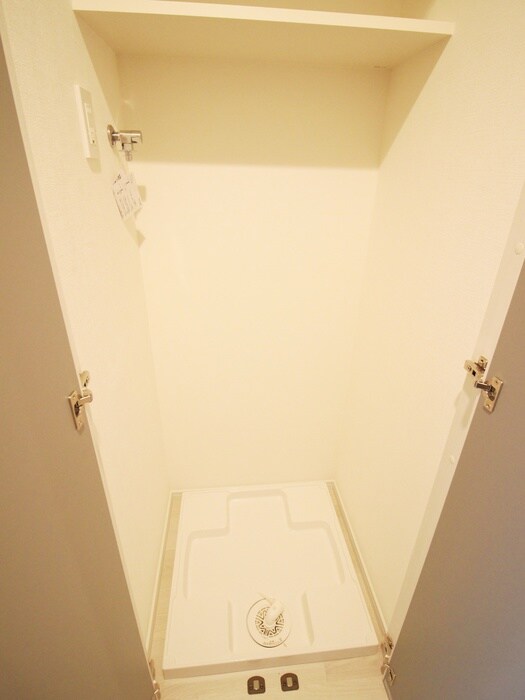 物件内観写真11　(洗濯機置場)