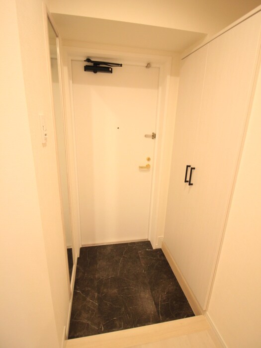物件内観写真18　(玄関)