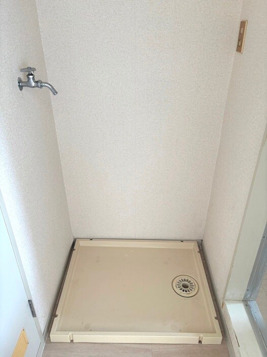 物件内観写真13　(洗濯機置場)