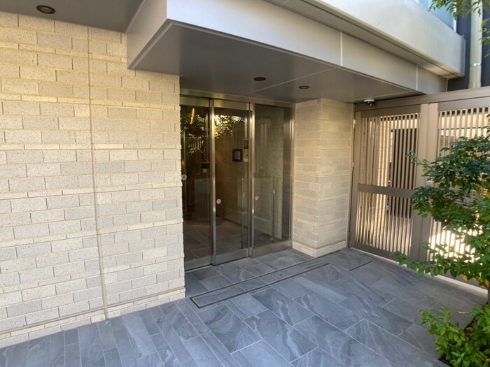 物件外観写真4　(エントランス部分)