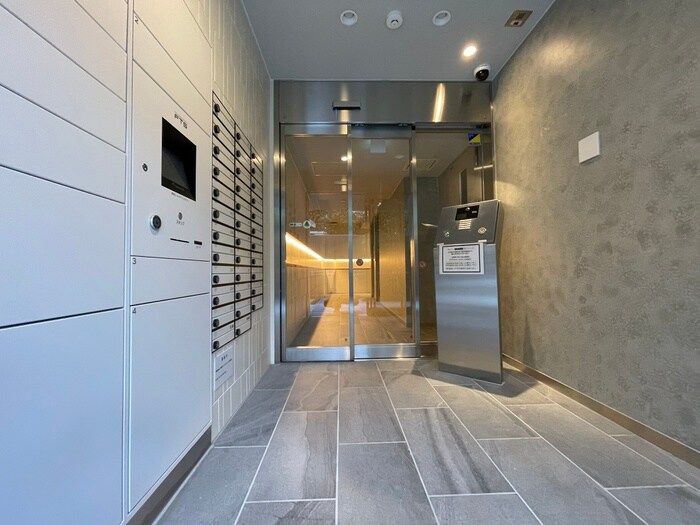 物件外観写真5　(エントランス部分)