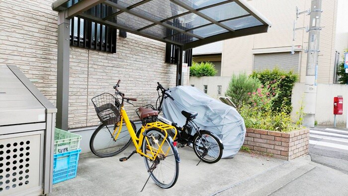 物件外観写真4　(駐輪場)