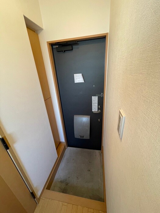 物件内観写真10　(玄関)