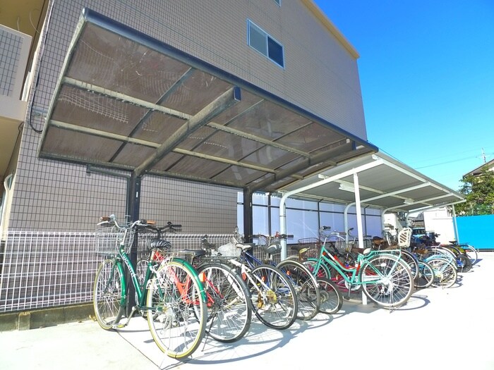 物件外観写真4　(駐輪場)