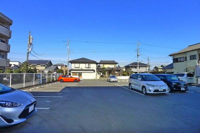 物件外観写真5　(駐車場)