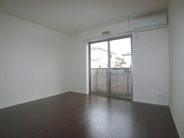 物件内観写真8　(室内からの展望)