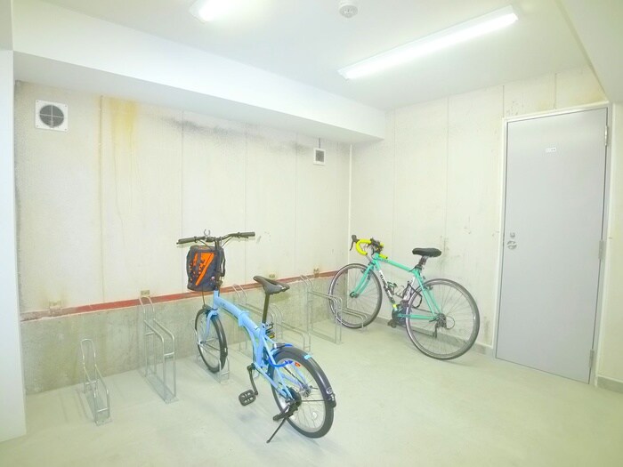物件外観写真6　(駐輪場)