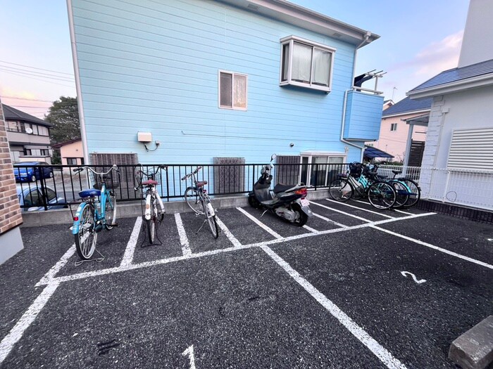物件外観写真6　(駐輪場)