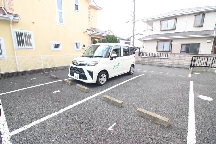 物件外観写真6　(駐車場)