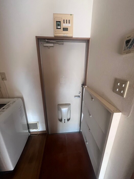 物件内観写真15　(玄関)