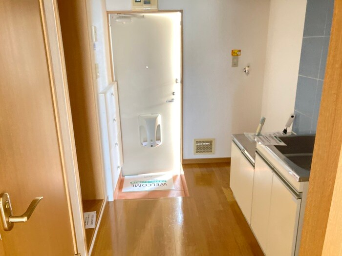 物件内観写真16　(玄関)