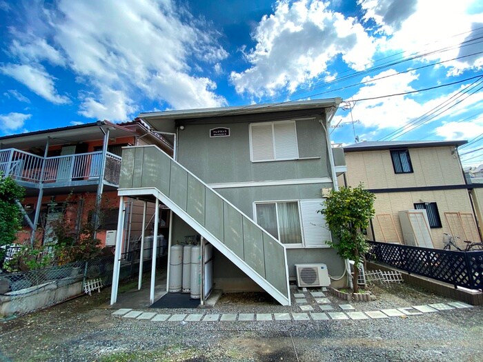 物件外観写真2　(エントランス部分)