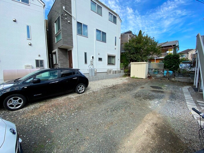 物件外観写真3　(駐車場)