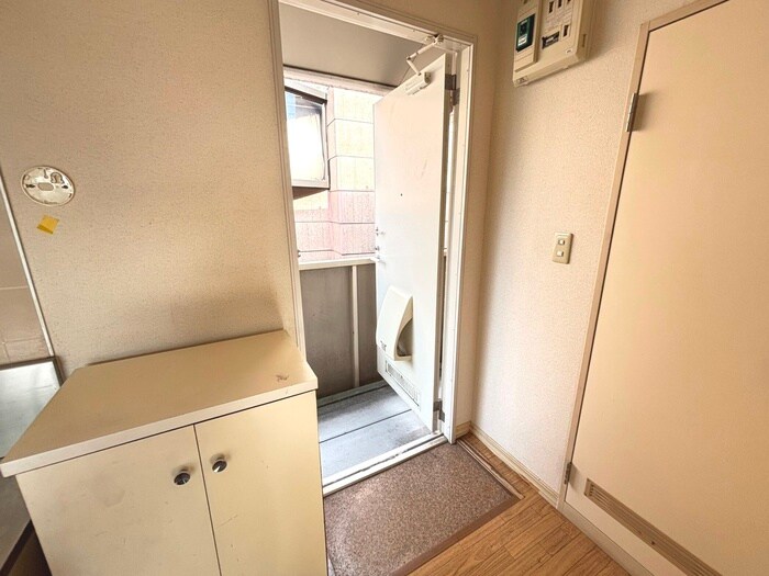 物件内観写真11　(玄関)