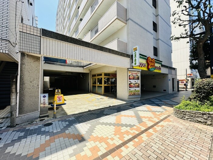 物件外観写真2　(エントランス部分)