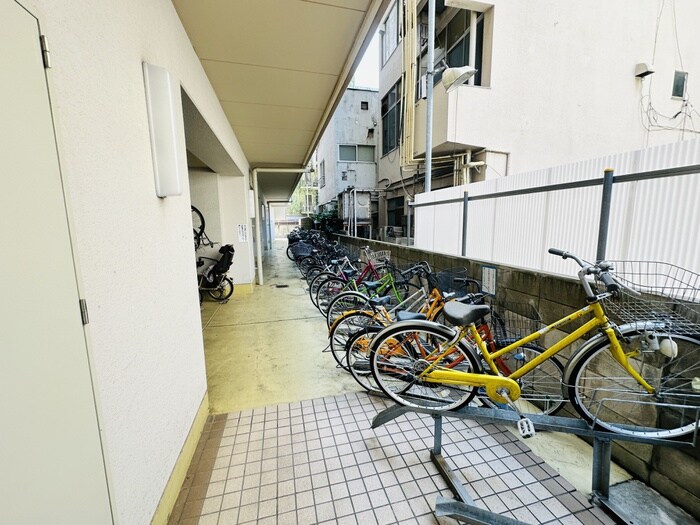 物件外観写真4　(駐輪場)