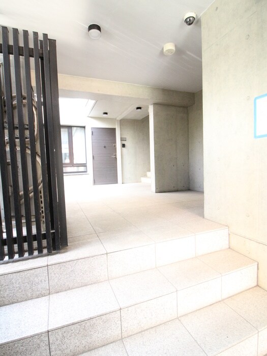 物件外観写真4　(エントランス部分)