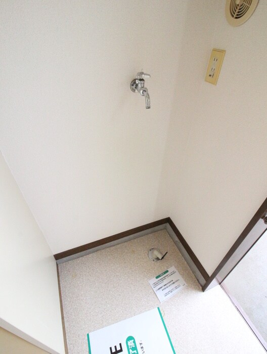 物件内観写真13　(洗濯機置場)