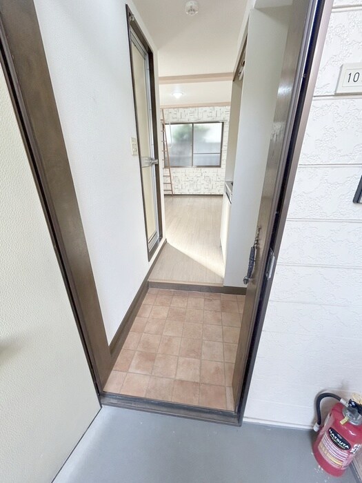 物件内観写真16　(玄関)