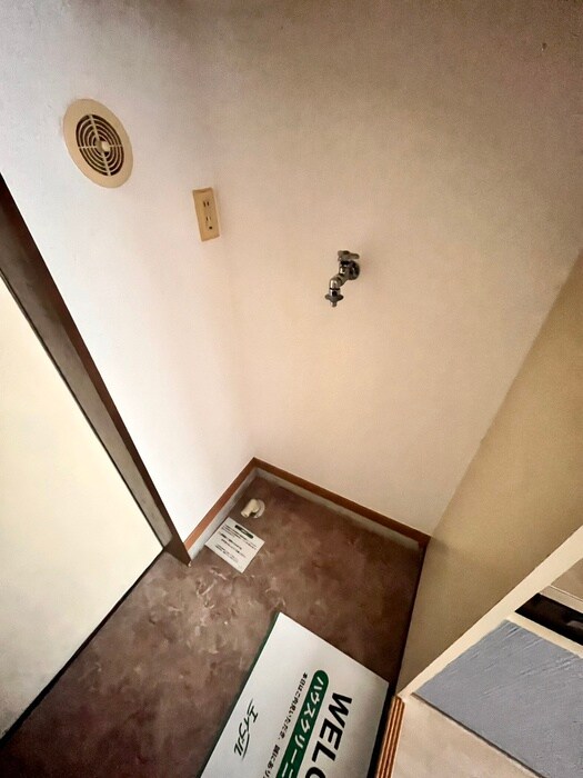 物件内観写真16　(洗濯機置場)