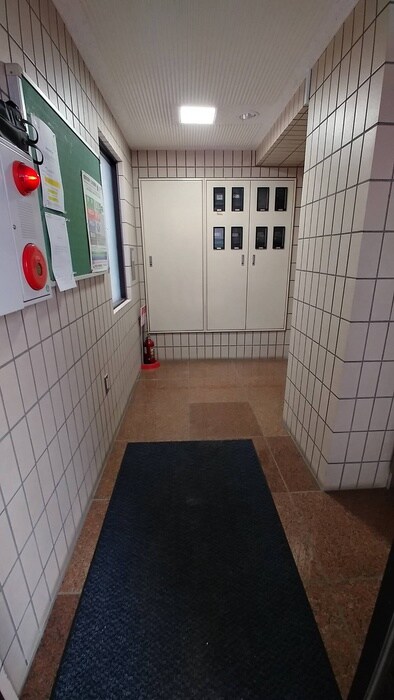 物件外観写真4　(エントランス部分)