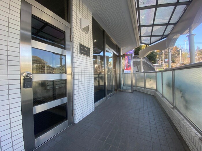 物件外観写真6　(エントランス部分)