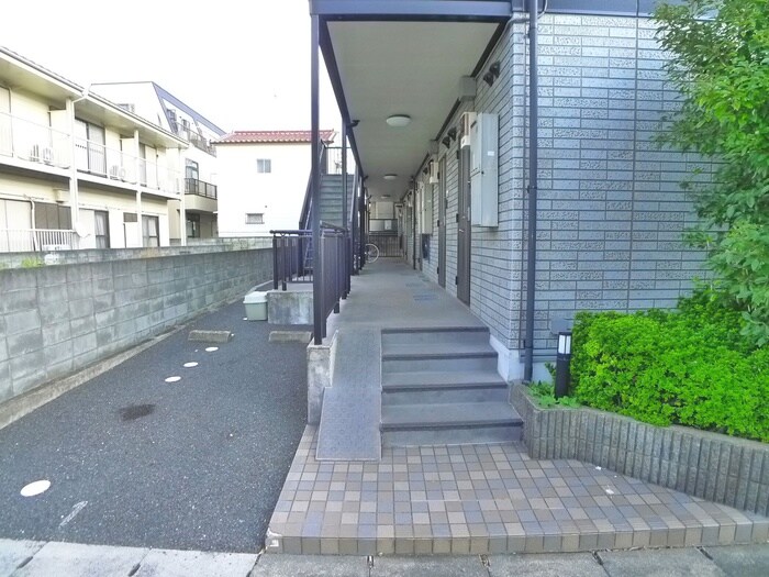 物件外観写真2　(エントランス部分)