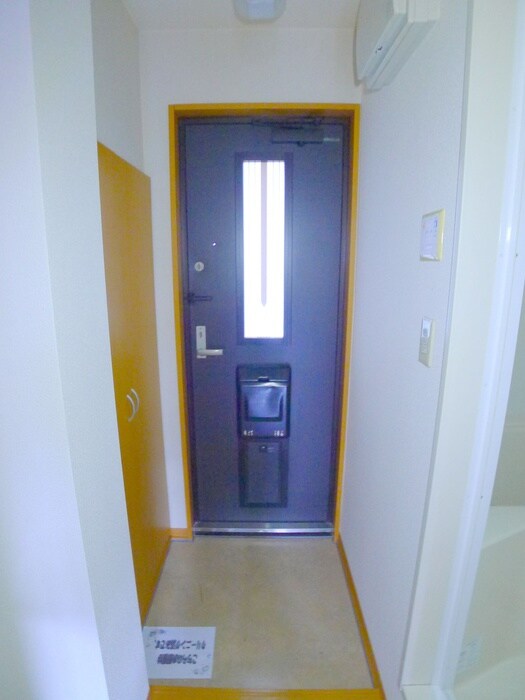 物件内観写真11　(玄関)