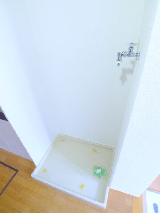 物件内観写真13　(洗濯機置場)