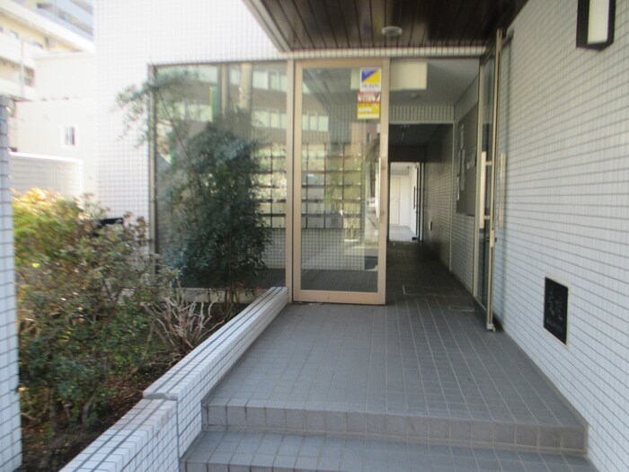 物件外観写真4　(エントランス部分)