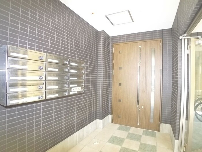 物件外観写真4　(エントランス部分)