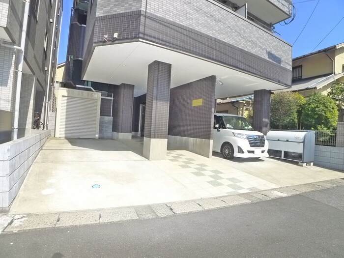 物件外観写真5　(駐車場)