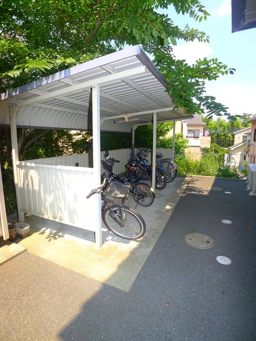 物件外観写真3　(駐輪場)